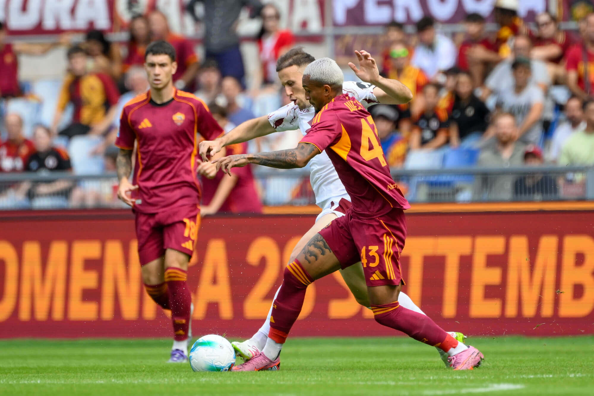 Giocatori della Roma contro il Torino